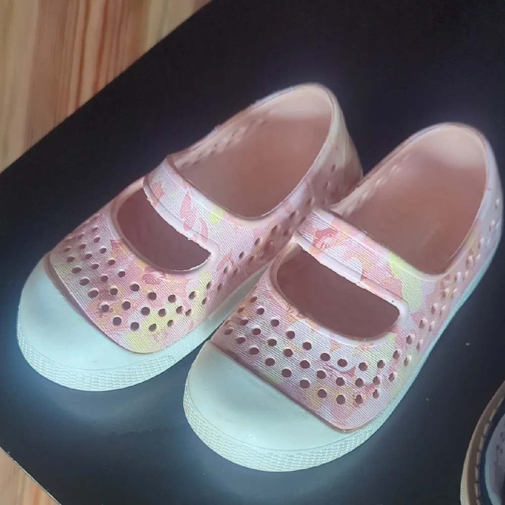 Old Navy Black Patent and Pink Perforated Kids Dress Shoes